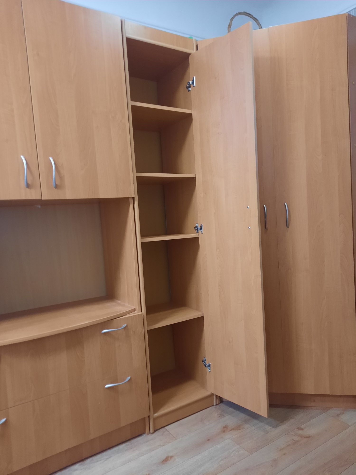 Вітальня з кутовою шафою