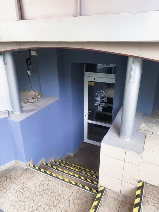 Оренда комерційного приміщення з літнім майданчиком