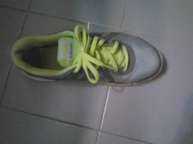 Ténis Nike Revolution 2 cinza