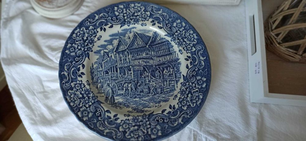 Talerz dekoracyjny Royal Tudor Ware England, wzór 17th Century England