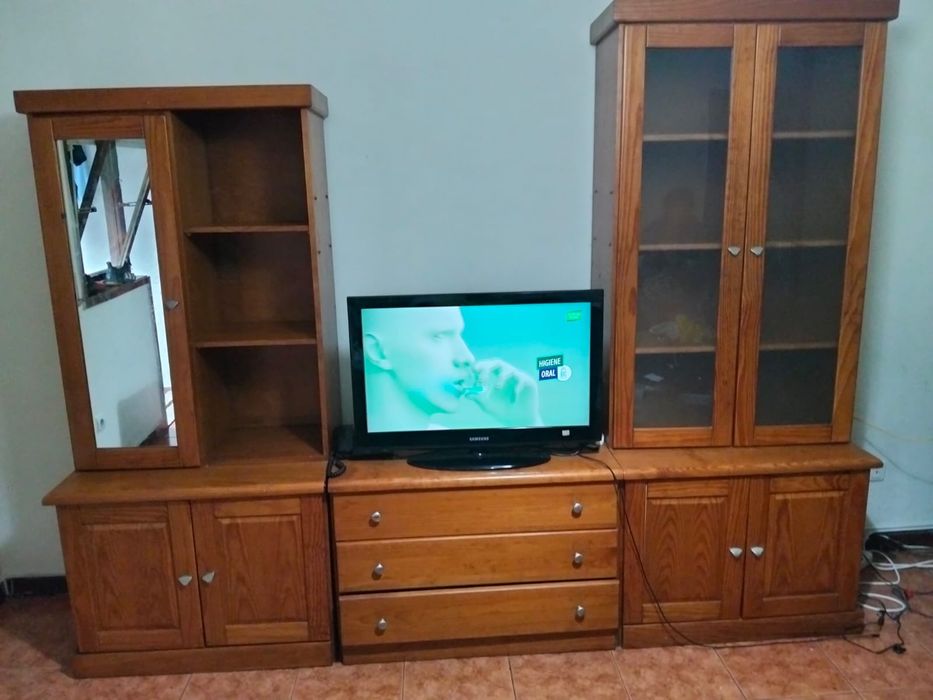 Móvel de sala composto por 5 blocos, em madeira e em muito bom estado