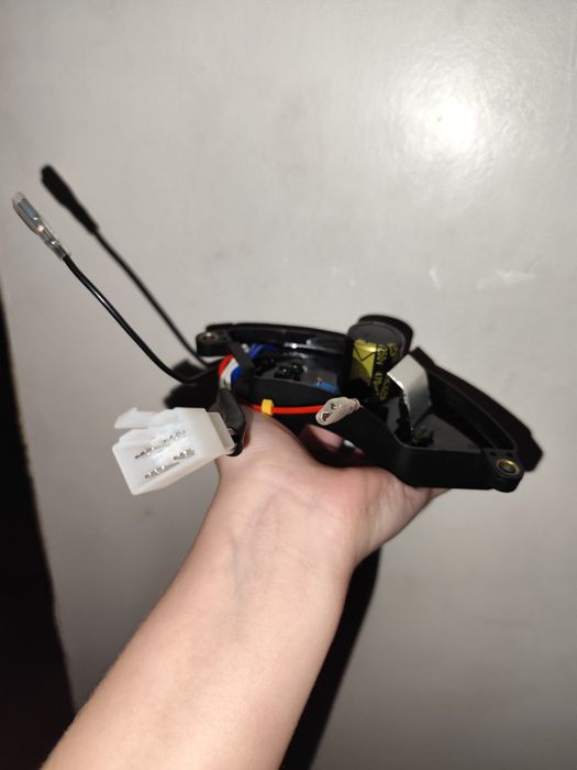 Регулятор напряжения генератора,АВР