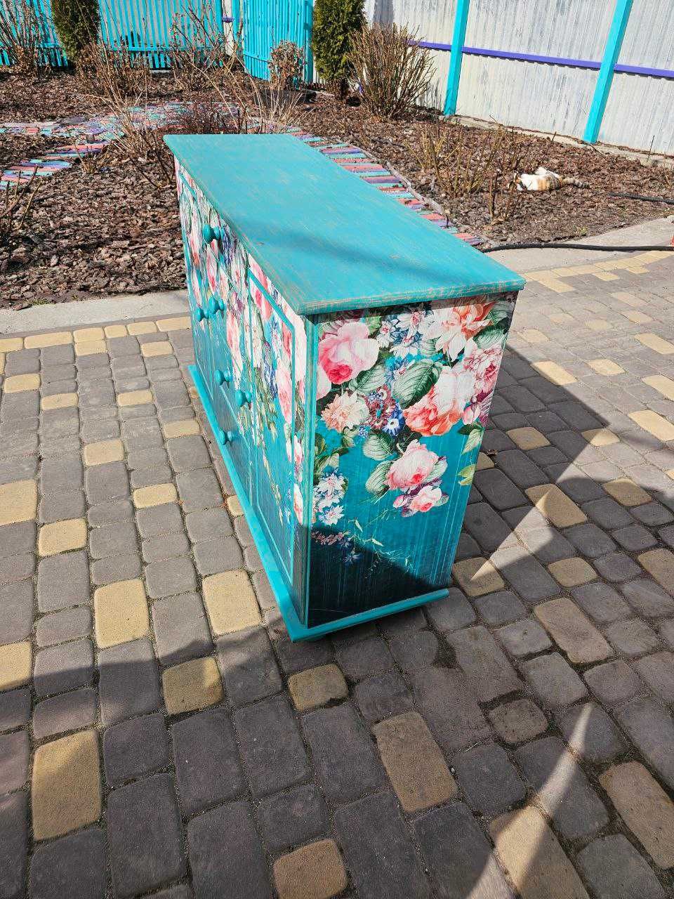 комод декорована під крокелюр