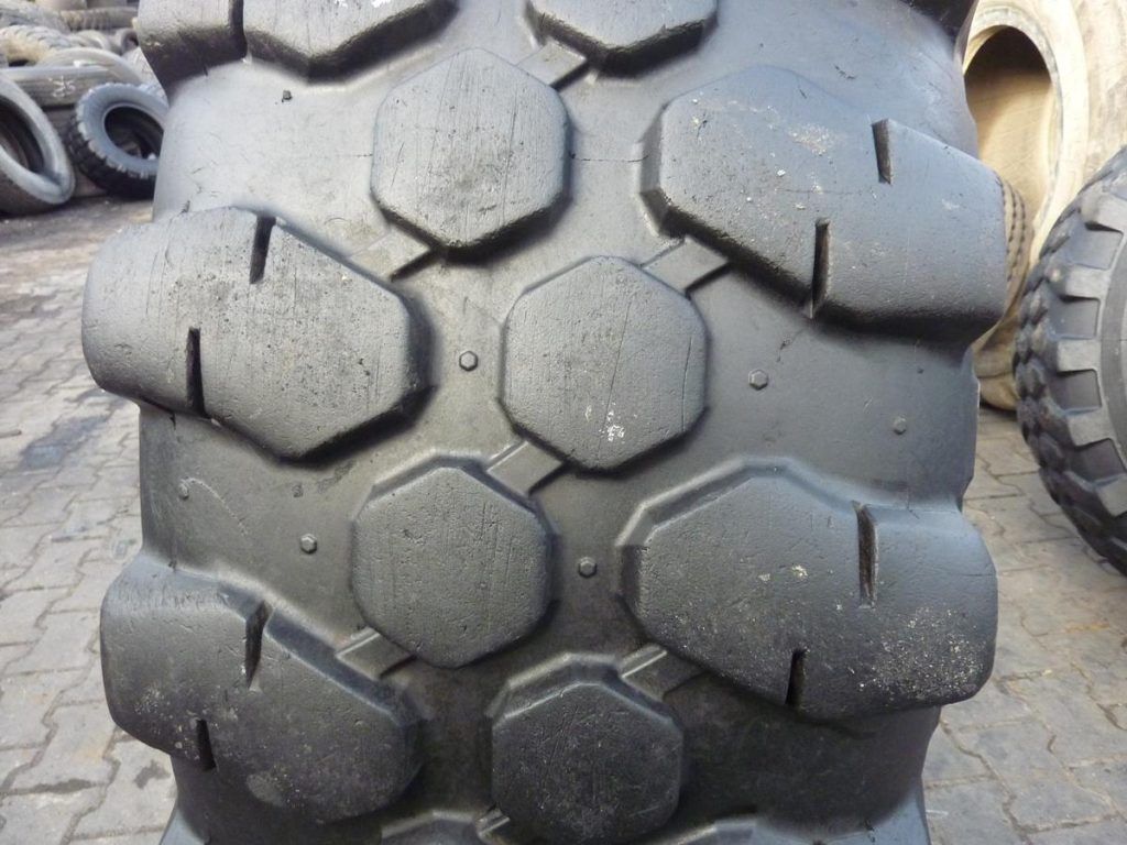 Opona używana przemysłowa 480/80R26 18.4R26 MICHELIN 2000zł W3124