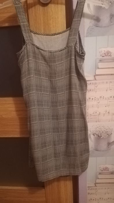 Sukienka na szelkach