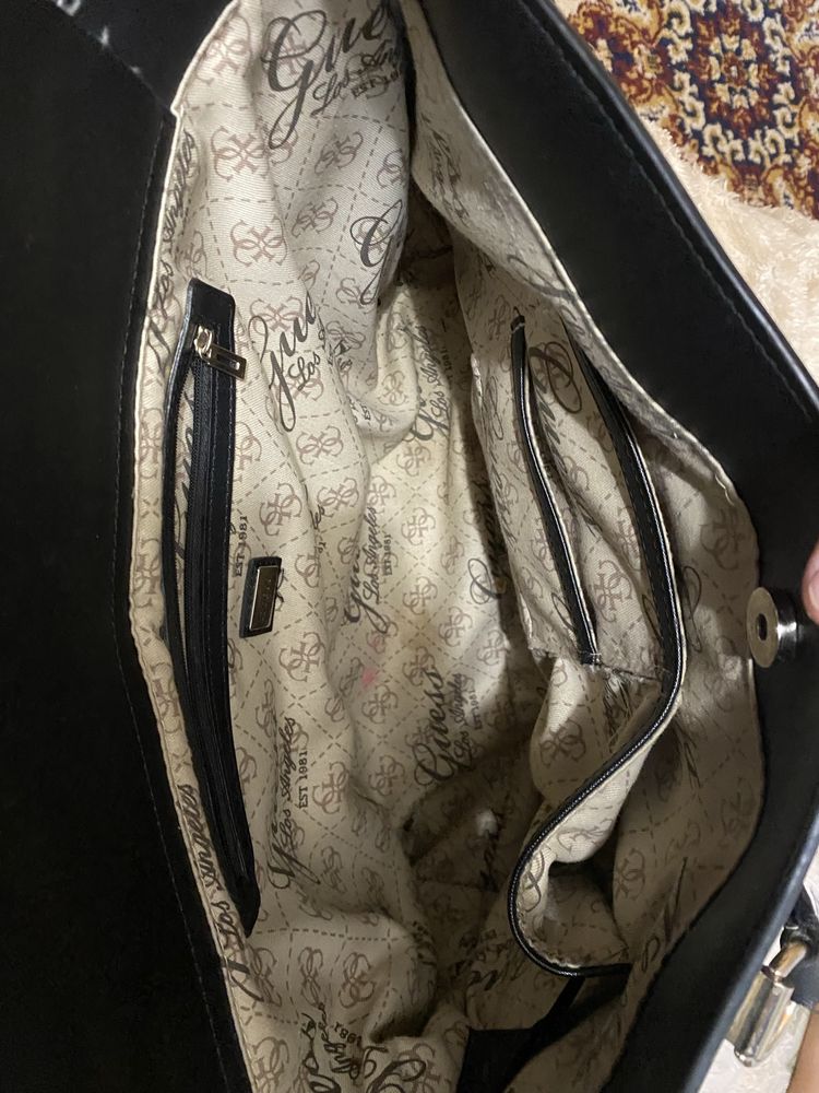 Продам сумку Guess 800 грн є торг