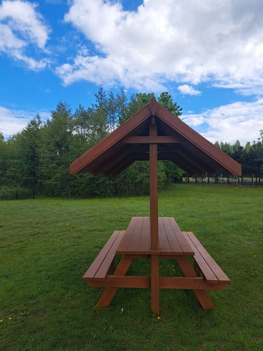 Stolik z ławkami zadaszony ławkostolik