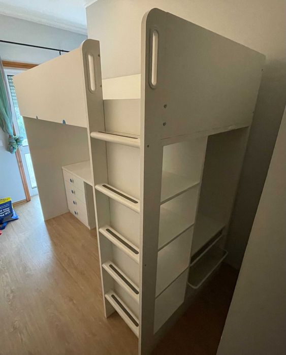 Cama elevada com secretária e estante IKEA – excelente estado!