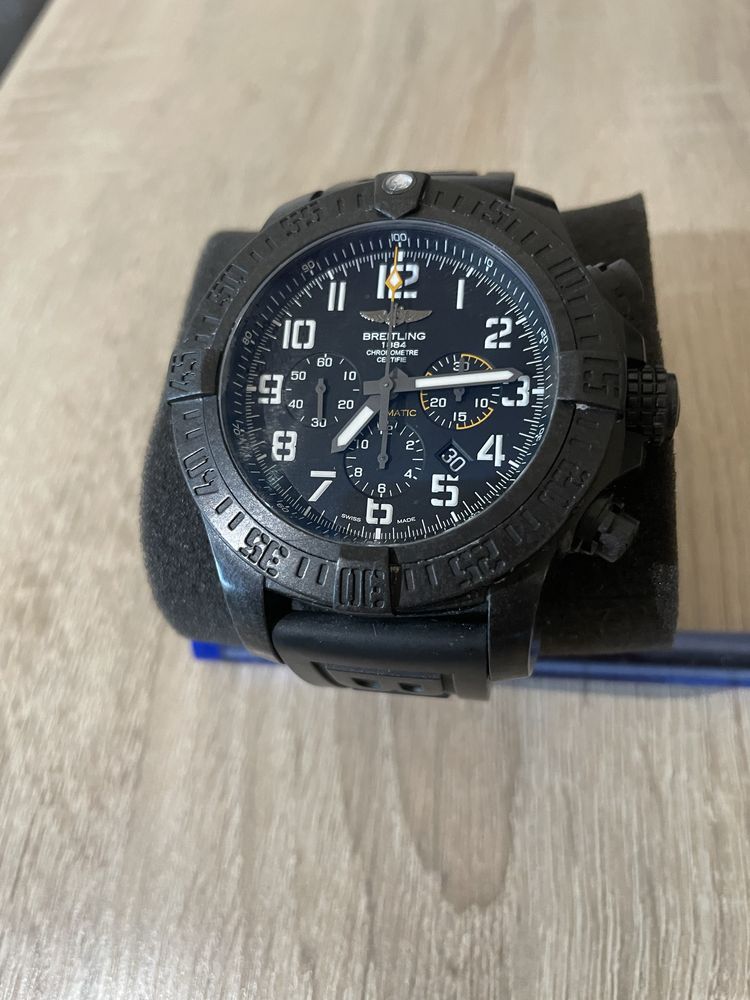 Breitlning avenger huricane