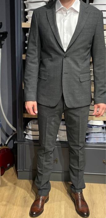 Продам мужской серый костюм