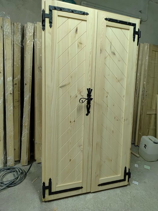 Drzwi drewniane sosnowe wewnętrzne