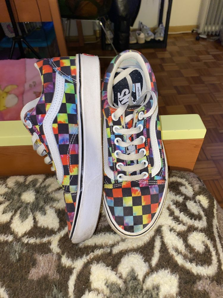 Vendo vans coloridos