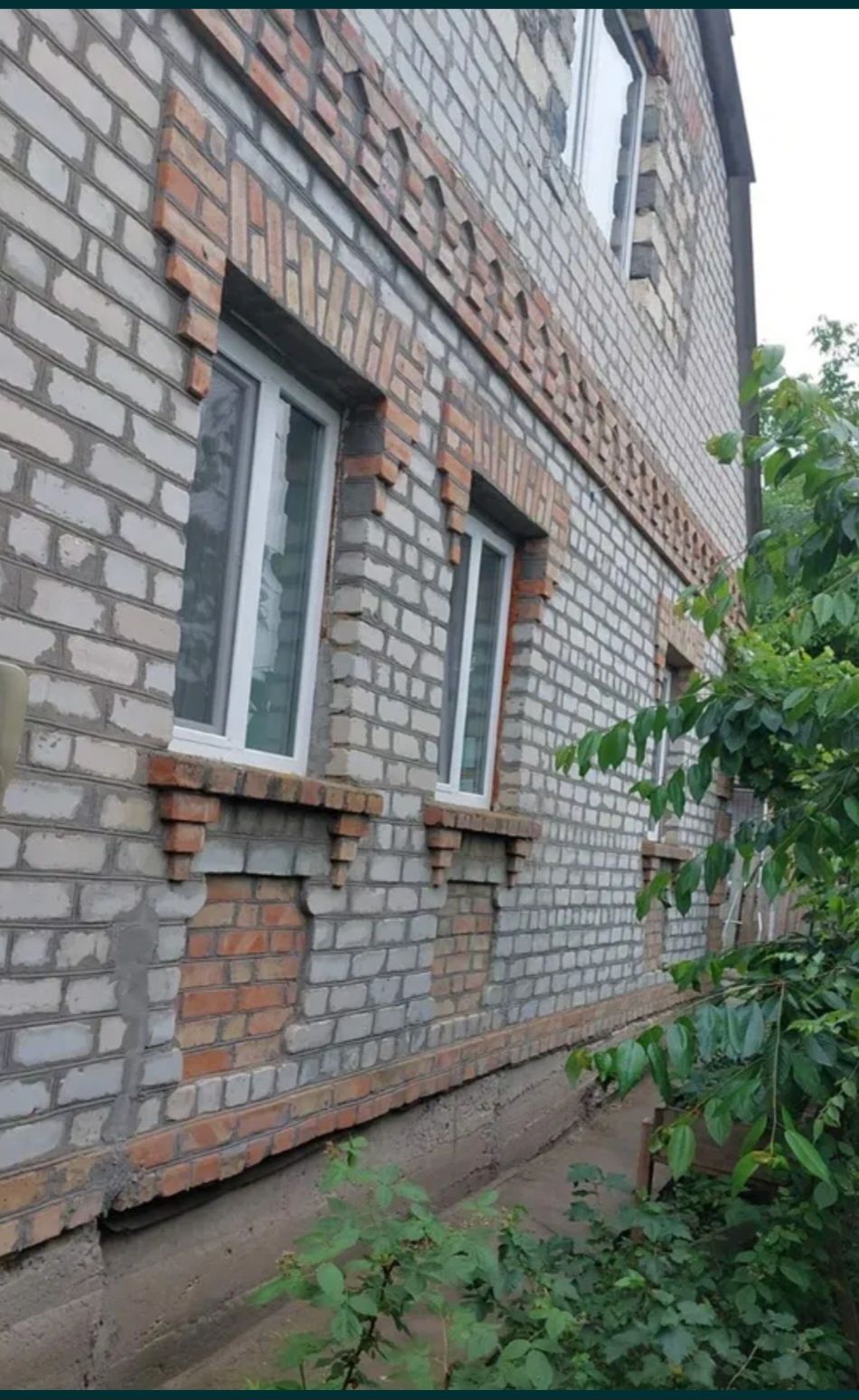 Продам дом 150кв 1.5 этажный . Хозяинн. 5 мин от центра на машине.