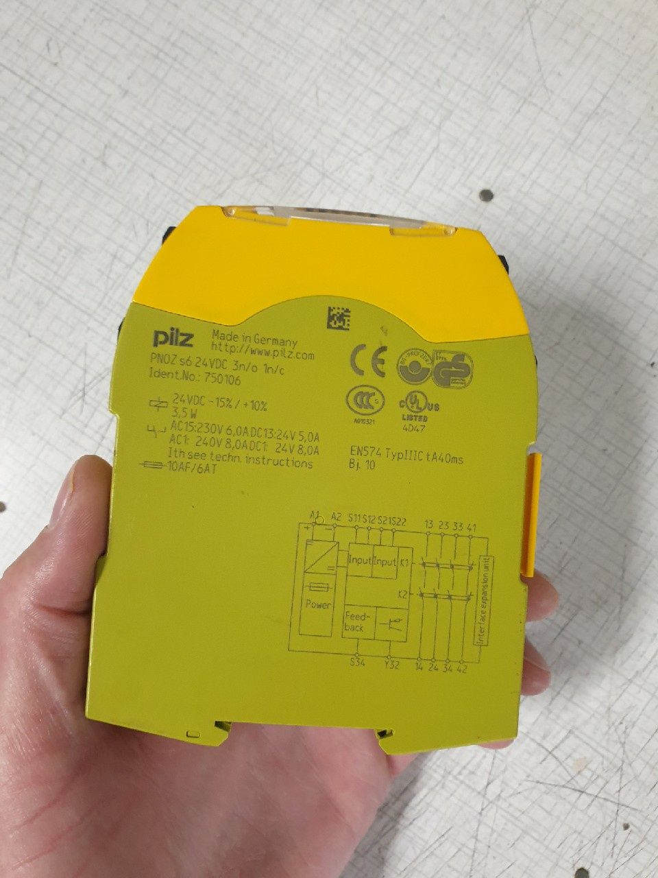 Zestaw przekaźników bezpieczeństwa Pilz Pnoz S6 i ABB BT51