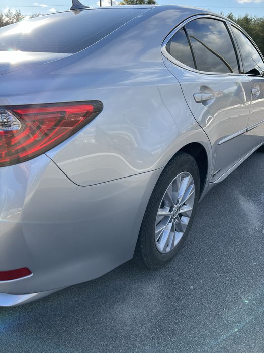 Лексус es300h-гибрит .Не крашен -Любое СТО