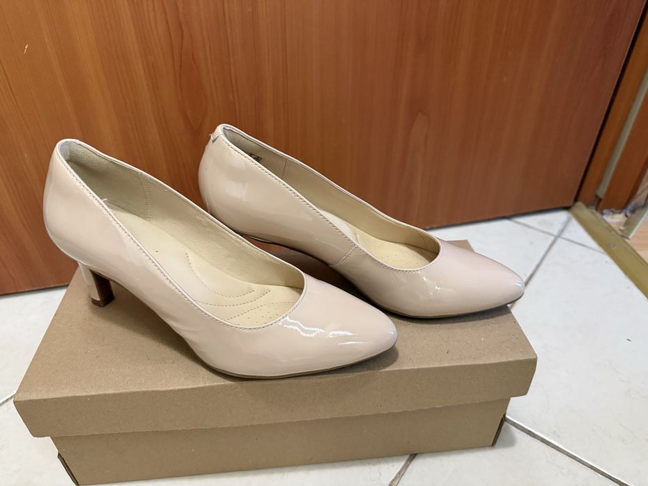 Туфлі лаковані пудрового кольору