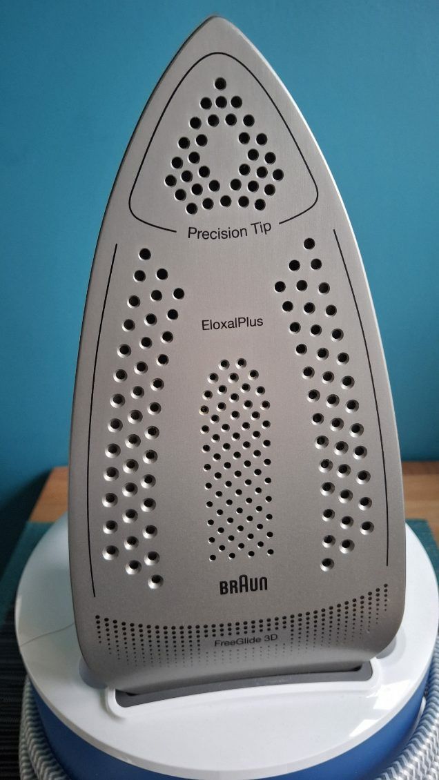 Żelazko z generatorem  pary Braun Carestyle Compact stacja parowa