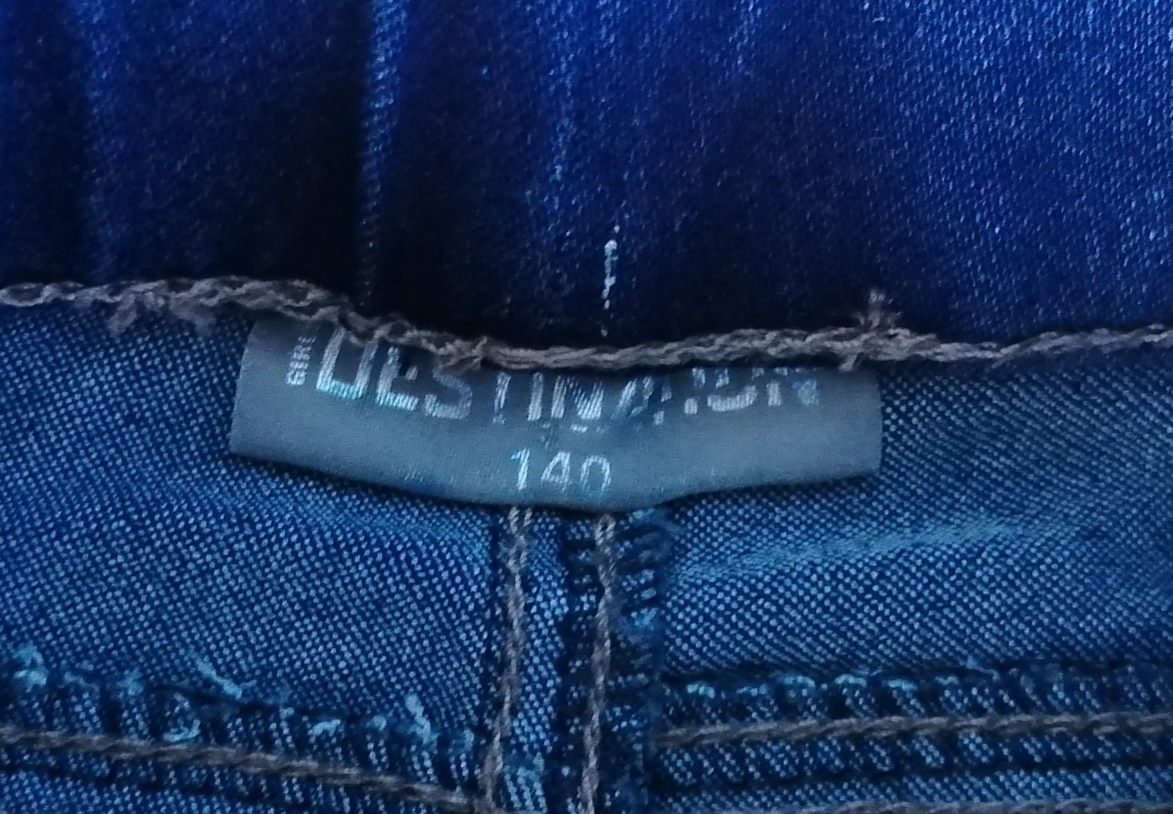 Spodnie jeans 140 dla dziewczynki.