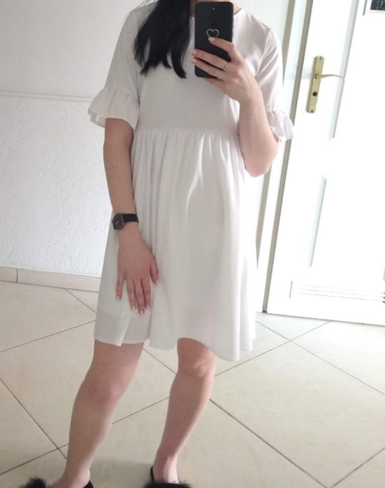 Біла легенька сукня