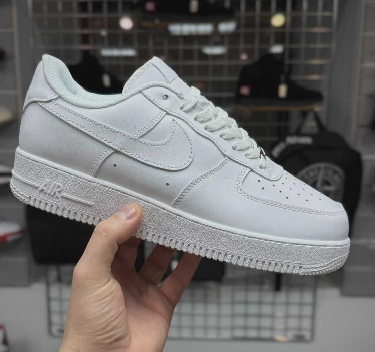 Зимние мужские кроссовки Найк белые кожаные на меху Nike