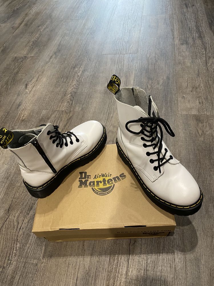 Жіночі черевики Dr. Martens