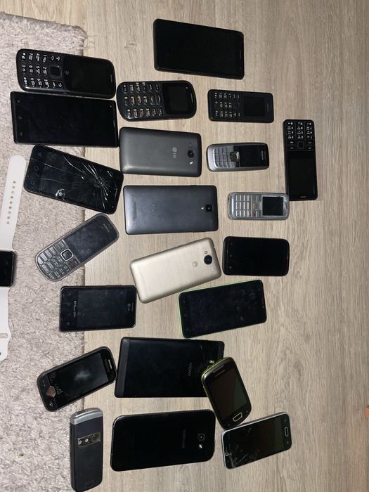 Продам телефони не робочі
