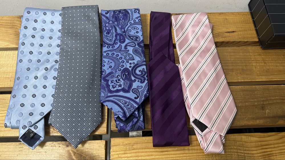 Набор галстуков в коробке