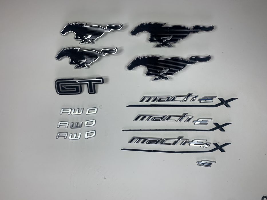 Ford Mustang Mach E  шилда емблема