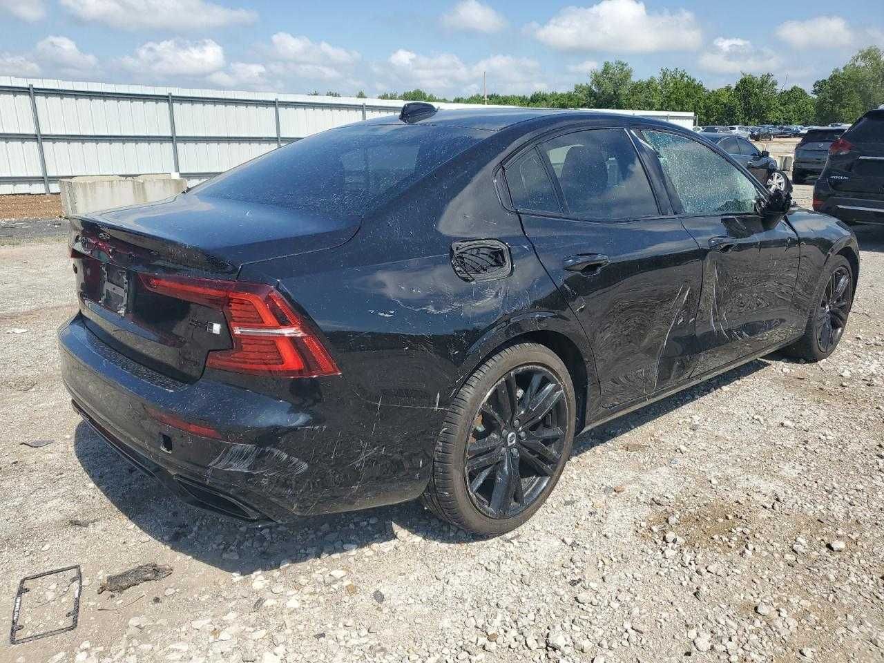 2022 Volvo S60 B5 R-design