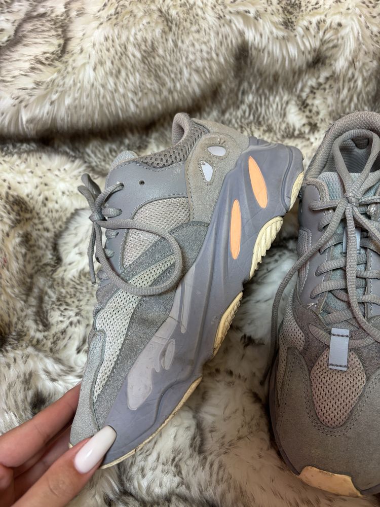 кросівки Adidas Yeezy Boost 700