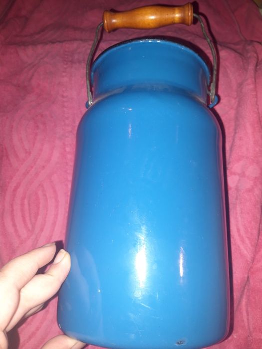 Винтажный эмалированный бидон для молока синего цвета СССР бидончик