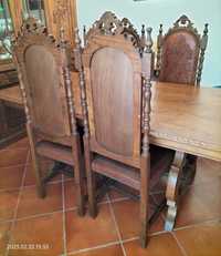 Mesa e cadeiras em madeira de nogueira, forradas a couro