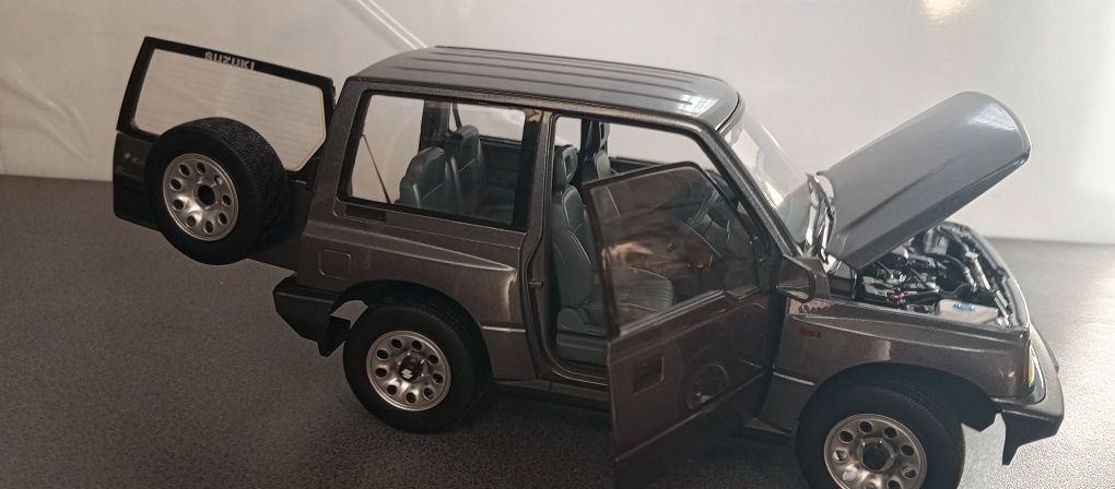1:18 модель Suzuki Jimmi , Vitara