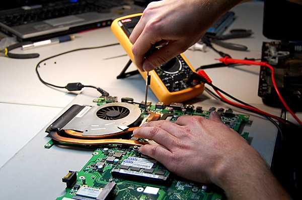 Técnico de Informática - Reparação de computadores Assist. informática