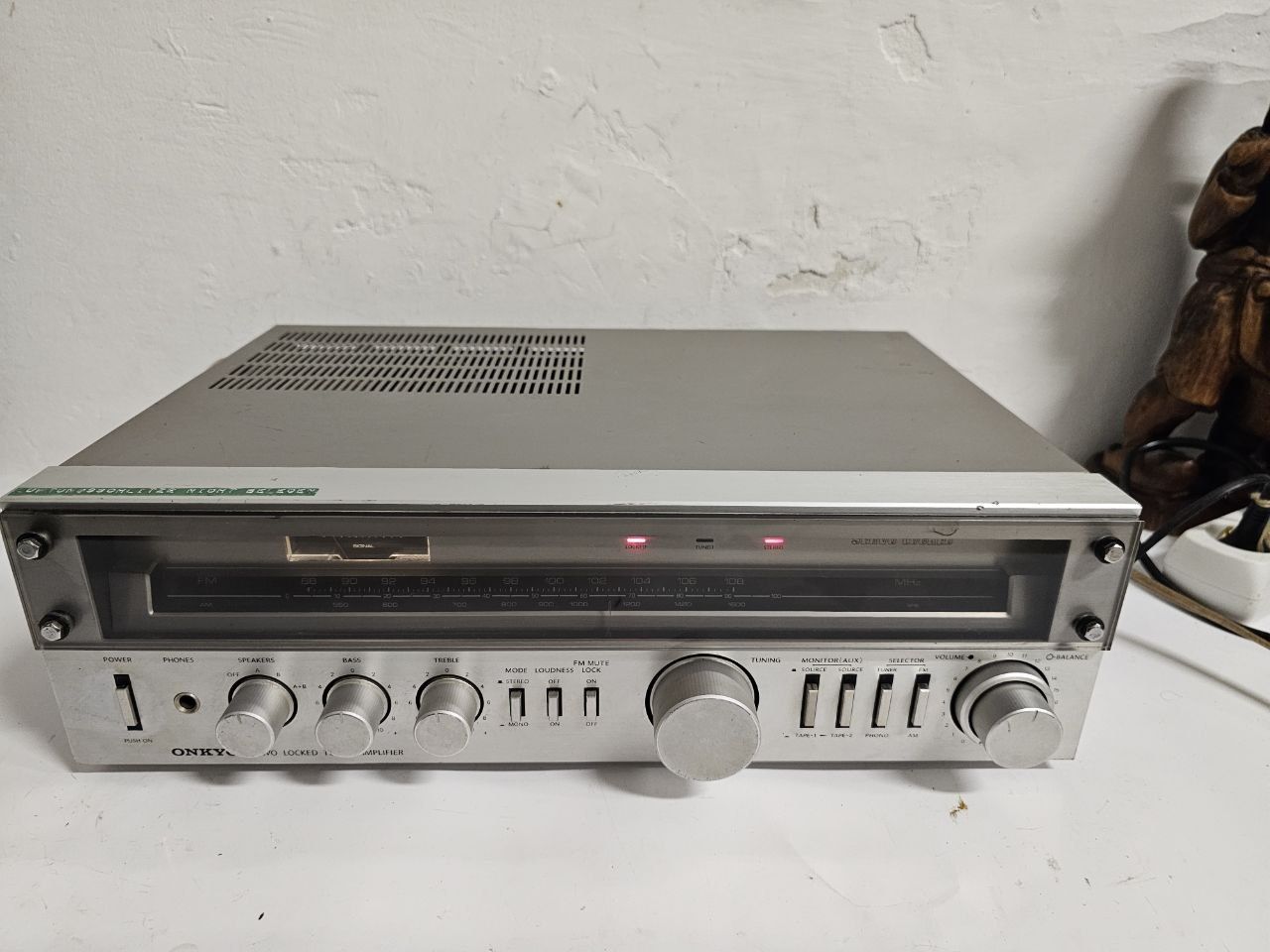 Stereo Amplituner Onkyo TX-2000, 2*40 Wat+1