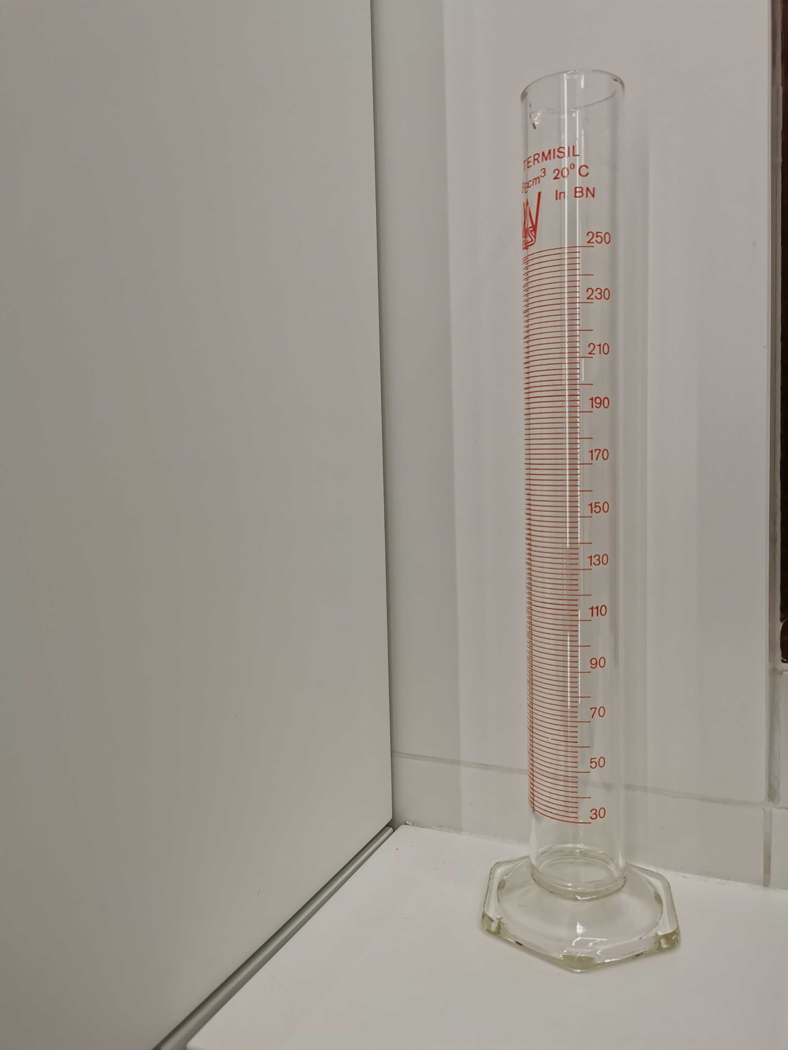 Cylinder laboratoryjny szklany - 250 ml