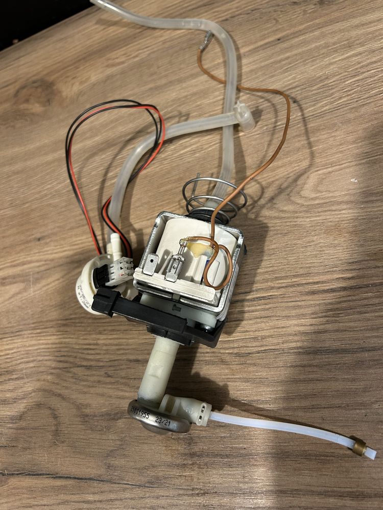 Pompa przepływomierz Delonghi ecam23.460