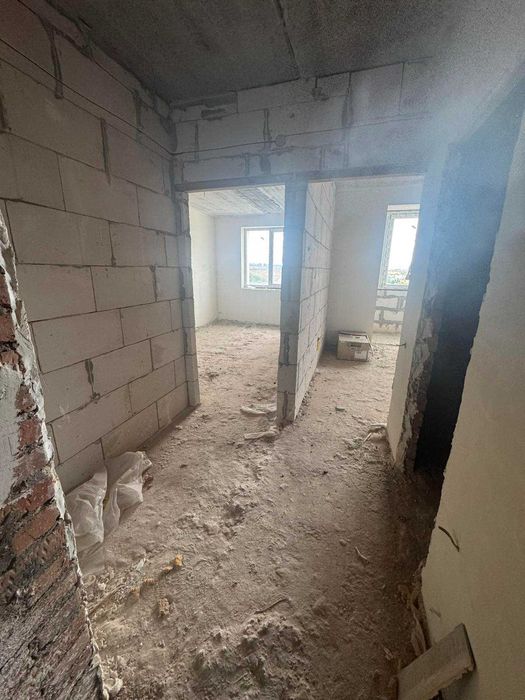 1к, новобудова біля парку і озера , мінімальне оформлення, поверх сер