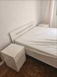 Cama e mesinhas de cabeceira