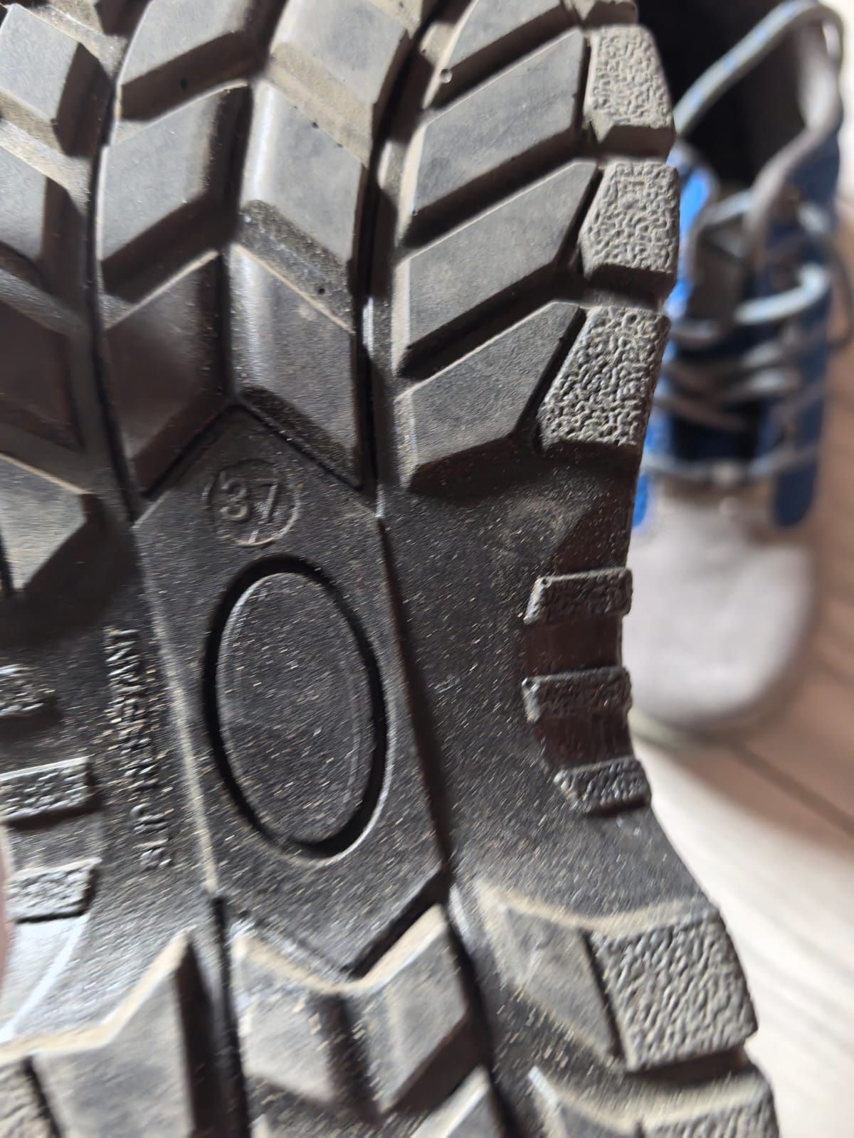 Buty  robocze r 37
