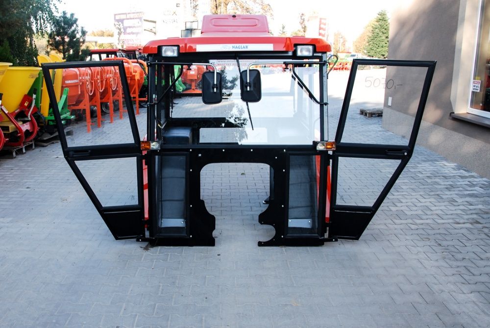 Kabina URSUS C-360 NAGLAK błotniki i dach z tworzywa + halogeny