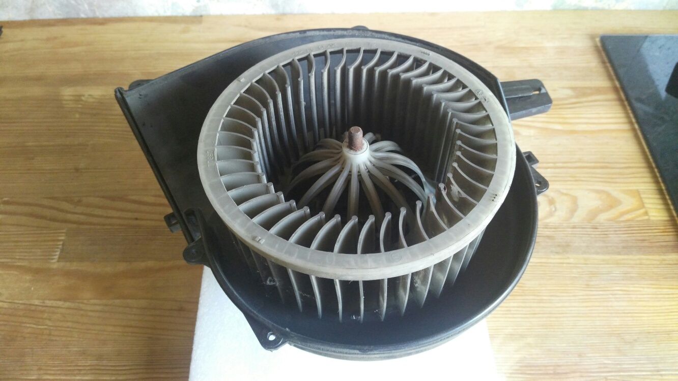 Вентилятор пічки 6Q1 819 015 (мотор печки)