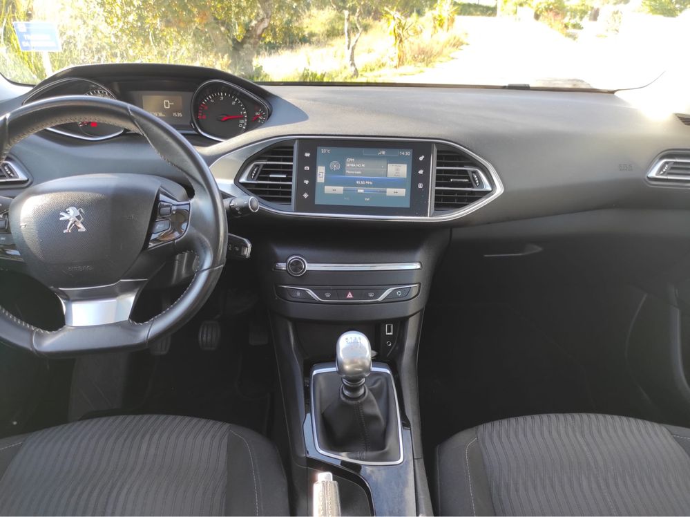 Peugeot 308 SW Branco Pétrola