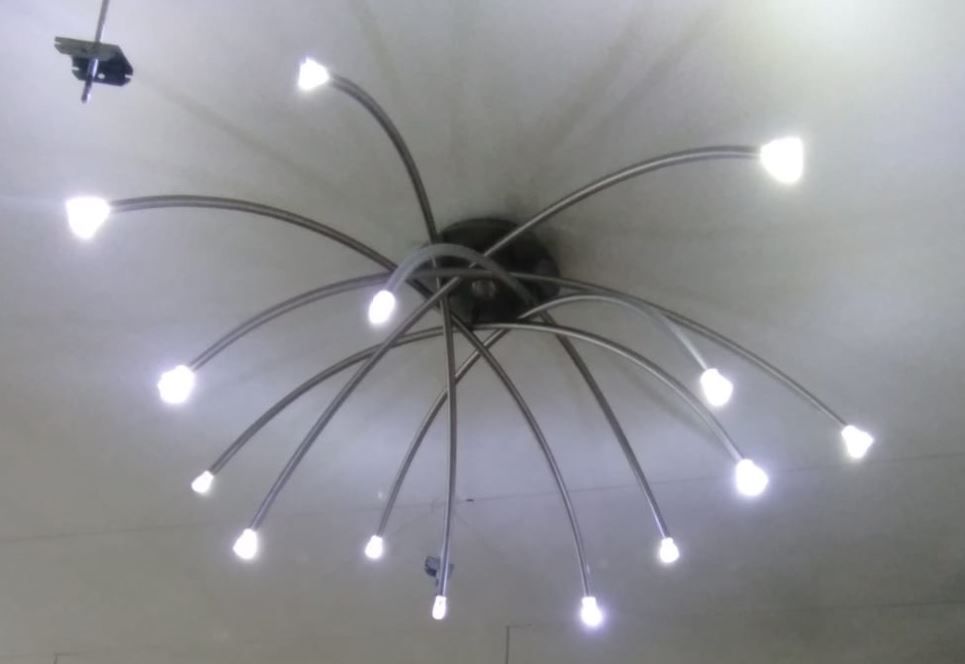 Candeeiros de tecto em Inox com um design moderno