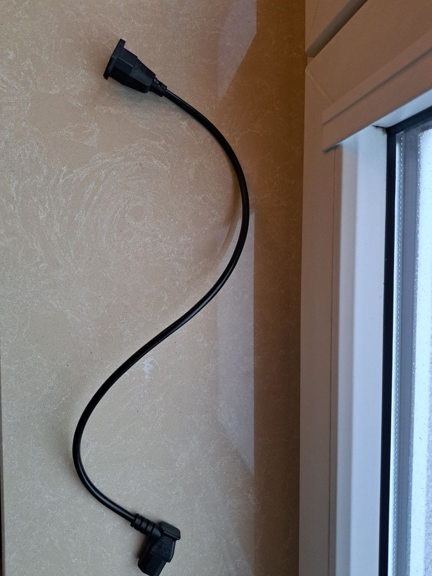 Kabel zasilania przedłużający IEC320 60cm kątowy prawy c13 do c14