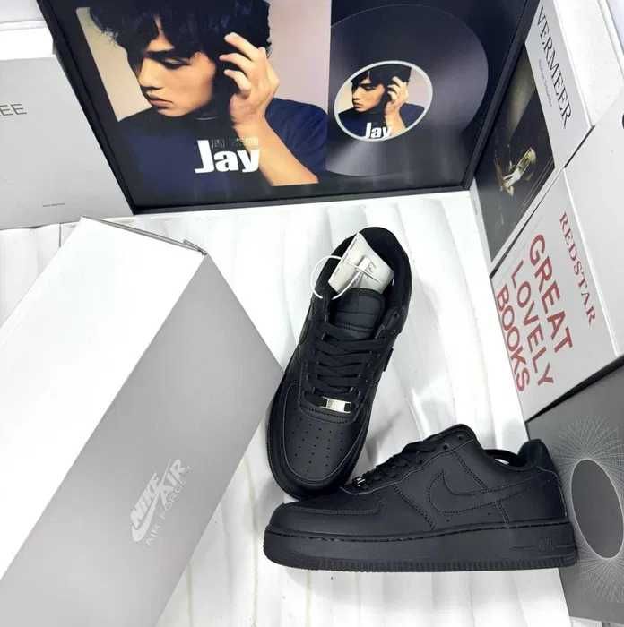 Buty Trampk Nike Air Force 1 Low '07 Black R.37.5