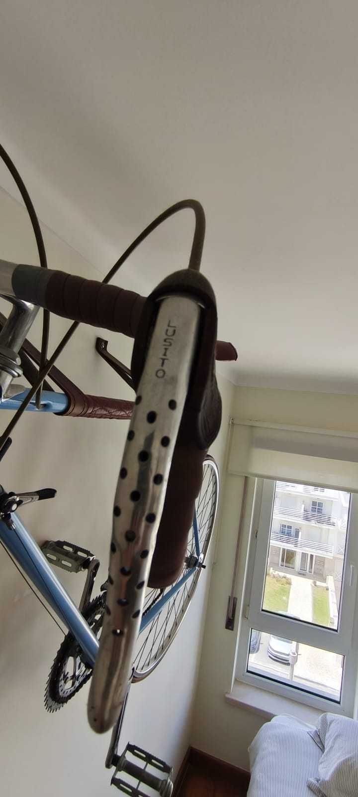Bicicleta de Ciclismo Antiga Restaurada