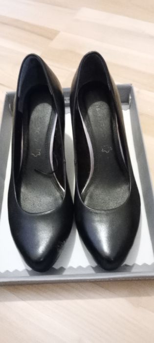 Buty na obcasie r 39