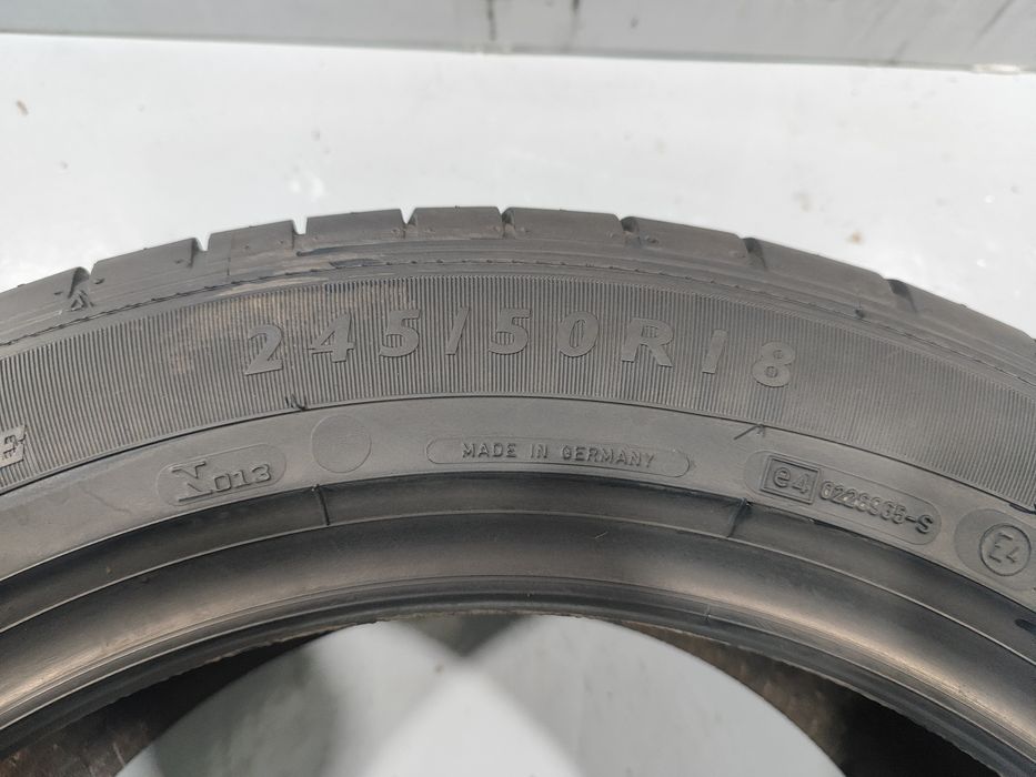 2 pneus semi novos 245-50R18 Dunlop RFT - Oferta dos Portes