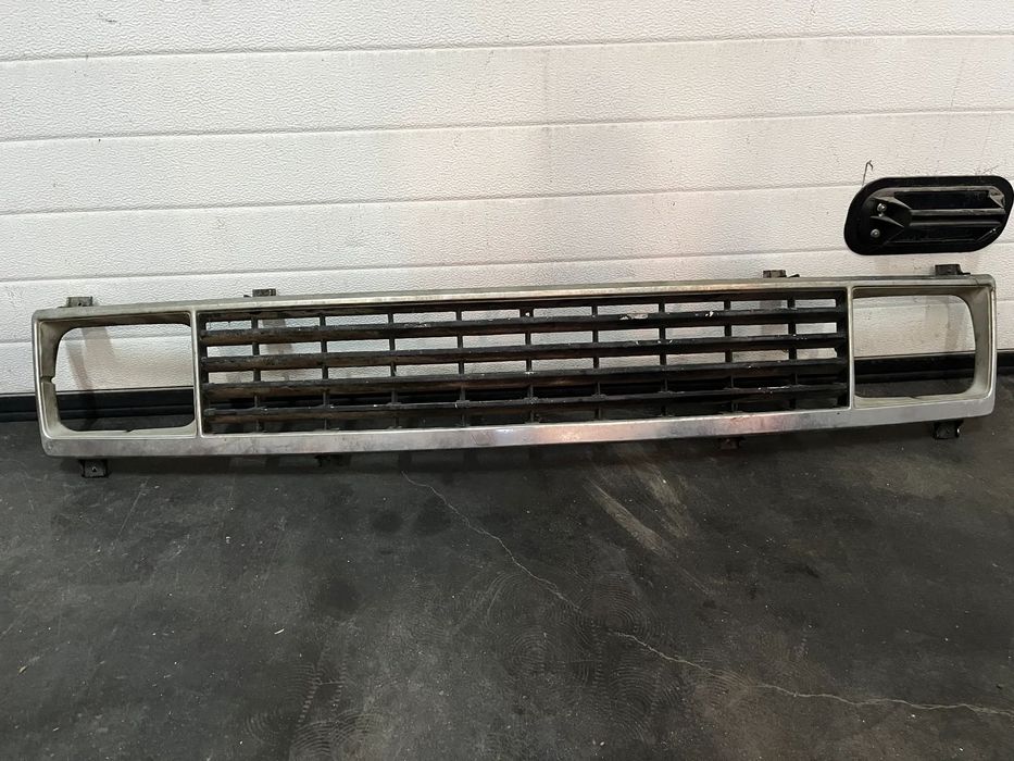 GRELHA DA FRENTE ISUZO KDB BEDFORD